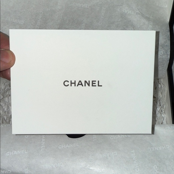 Chanel holiday 2025 star charm with gift box and blank card - Picture 3 of 4